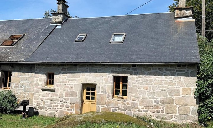 Chaumeil House | Homerez - Charming granite house in Chaumeil with private garden.