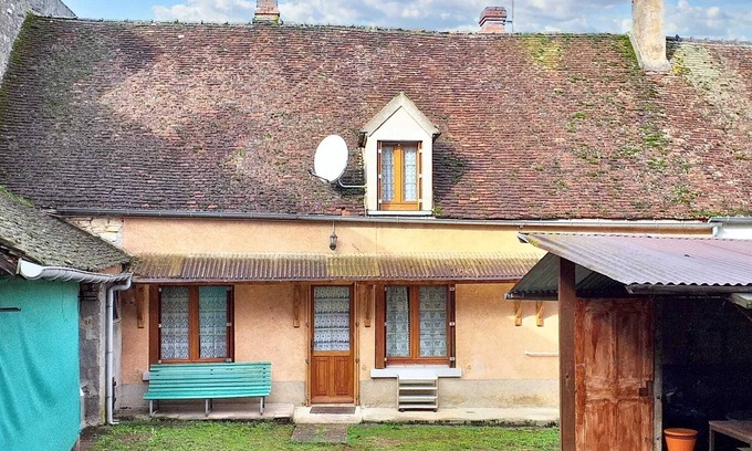 Pousseaux House | Homerez - Charming House in Pousseaux with Large Garden