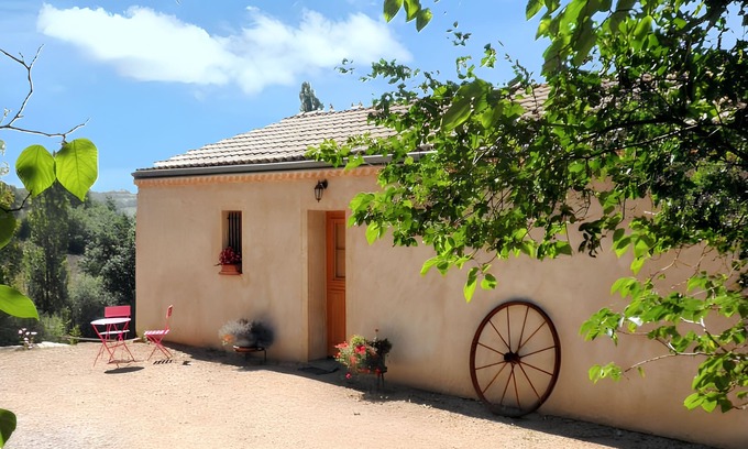 Molieres House | Homerez - Charming House in Molières with Lake View