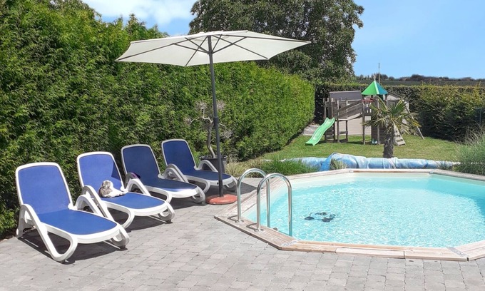 Hamois House | Homerez - Charming House in Hamois with Shared Pool