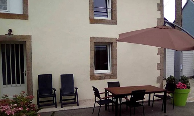 Cast House | Homerez - Charming House near Cast with Garden and Activities