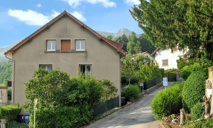 Salins-les-Bains Apartment | Homerez - Cosy apt. Salins-les-Bains