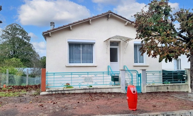 Jonzac Apartment | Homerez - Cosy apartment in Jonzac with 35 m² and private parking