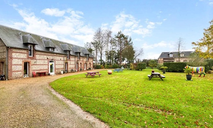 Saint-Leonard House | Homerez - Cozy House in Saint-Léonard, garden