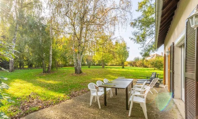Saints House | Homerez - Cozy House in Saints with Garden and Terrace
