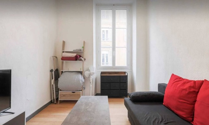 Centre Ville-Gare Apartment | Homerez - Cozy Studio in Nice - 19 m² with City View
