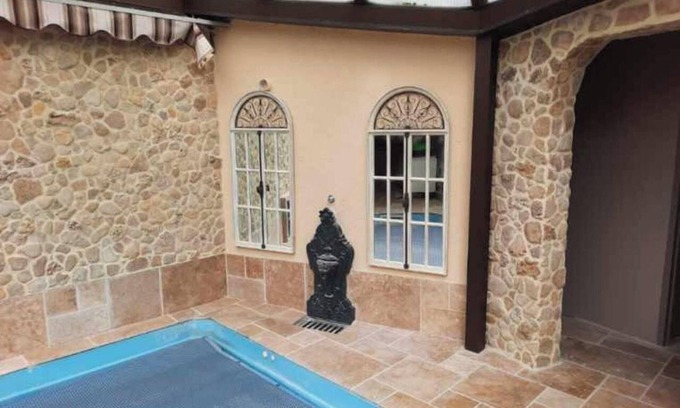 Folleville Villa | Homerez - Elegant Villa in Folleville with Private Pool