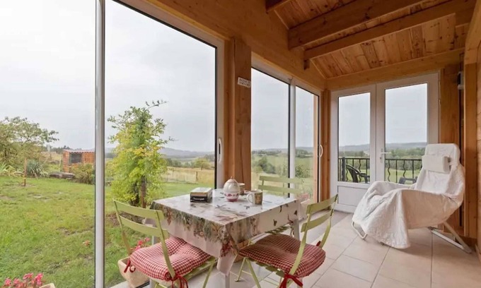 Egliseneuve-des-Liards Ski Chalet | Homerez - Chalet in Égliseneuve-des-Liards