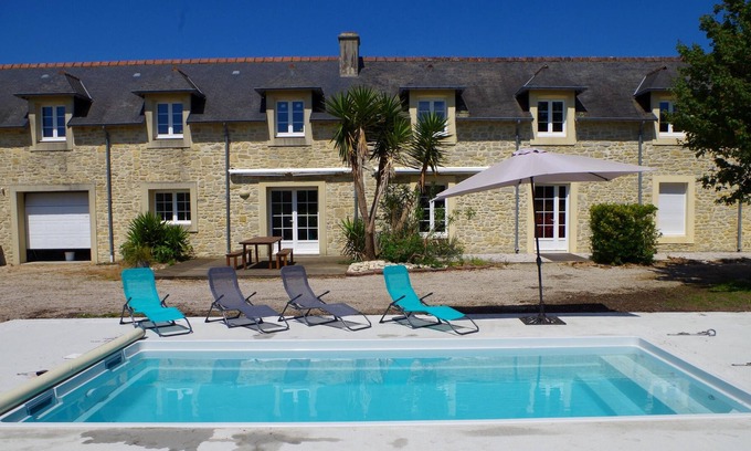Cricqueville-en-Bessin Villa | Homerez - Amazing villa 3 km away from the beach for 8 ppl. with swimming-pool