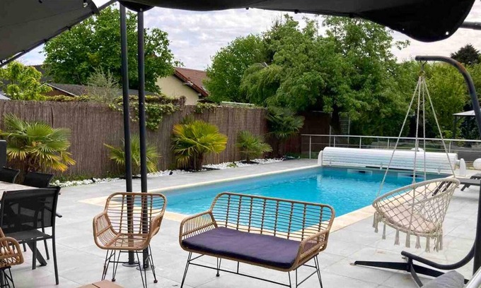 Saint-Brice-sous-Foret Villa | Homerez - Big villa for 12 ppl. with swimming-pool at Saint-Brice-sous-Forêt