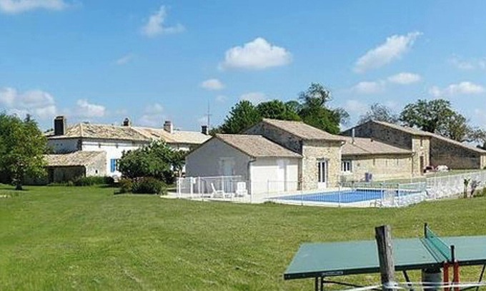 Saint-Vincent-la-Chatre House | Homerez - House in Saint-Vincent-la-Châtre