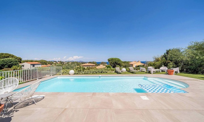 Roquebrune-sur-Argens House | Homerez - House in Roquebrune-sur-Argens