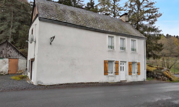 Saint-Genes-Champespe House | Homerez - House in Saint-Gènes-Champespe
