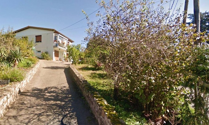 Varenne-Saint-Germain House | Homerez - House for 4 ppl. with terrace and balcony at Varenne-Saint-Germain
