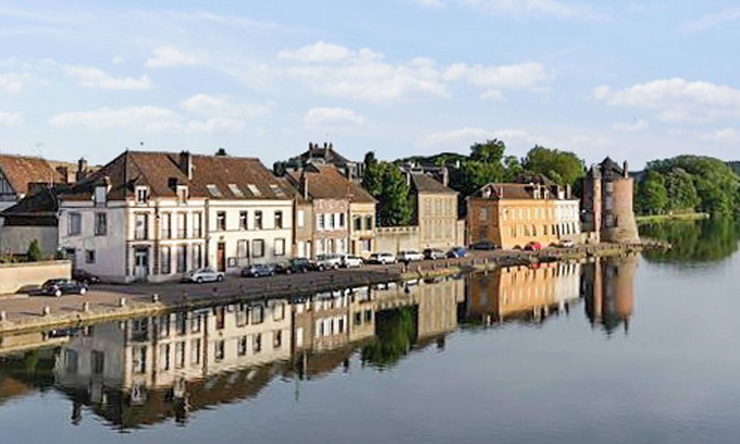 Villeneuve-sur-Yonne House | Homerez - House, Villeuneuve s/Yonne
