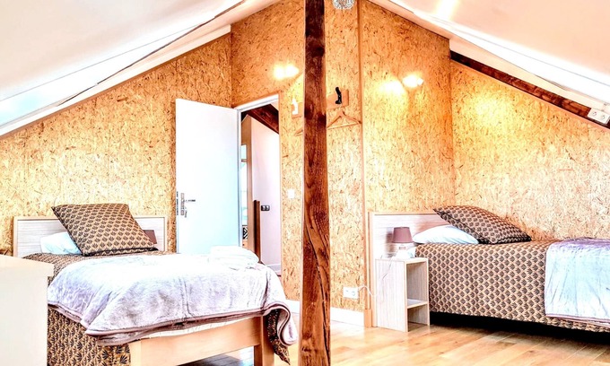 Argenteuil House | Homerez - House for 10 ppl. with garden, terrace and balcony at Argenteuil