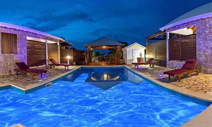 Anse-Bertrand House | Homerez - House for 8 ppl. with shared pool, jacuzzi and garden at Anse-Bertrand