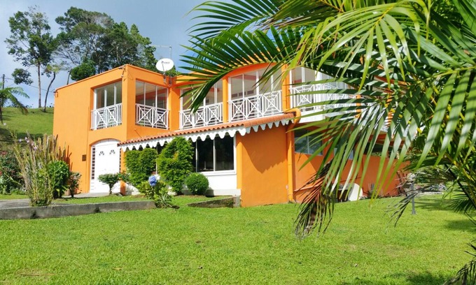 Saint-Joseph House | Homerez - House for 4 ppl. with sea view, garden and terrace at saint-joseph