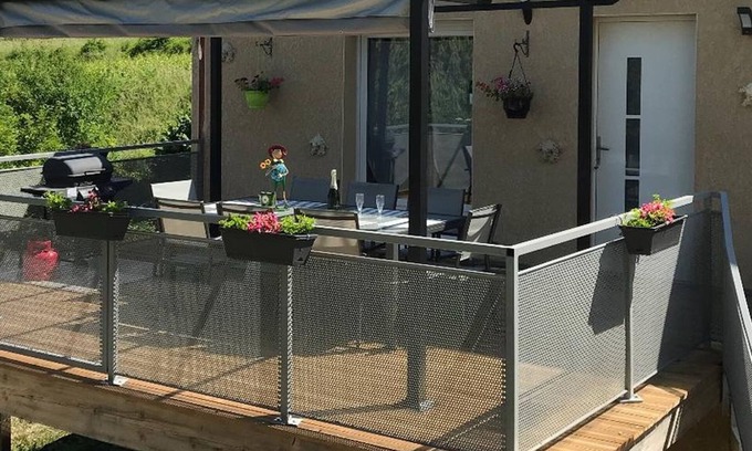 Chavot-Courcourt House | Homerez - House with Garden in Chavot-Courcourt