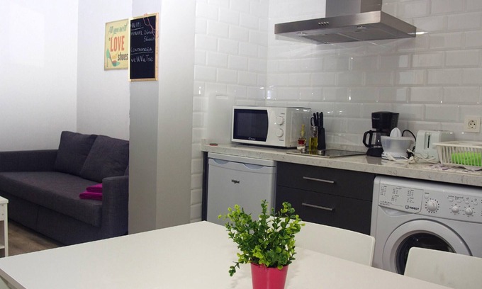 Leon City Centre Apartment | Homerez - Nice appartement for 4 ppl. at León