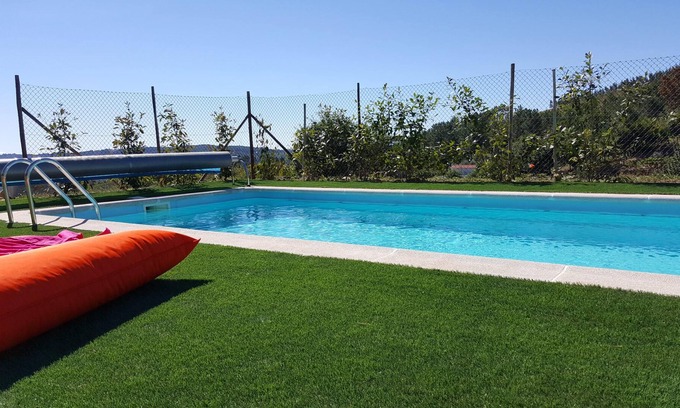 Seia House | Homerez - Nice bungalow for 6 ppl. with shared pool and terrace at Furtado