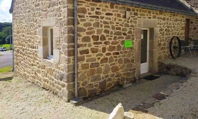 Rostrenen House | Homerez - Nice house for 3 ppl. with shared pool and terrace at Rostrenen