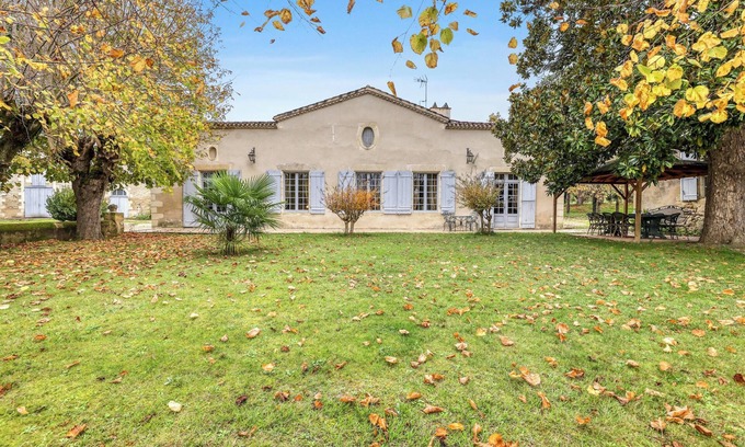 Marcellus House | Homerez - Spacious House - Marcellus - 400 m² - Garden