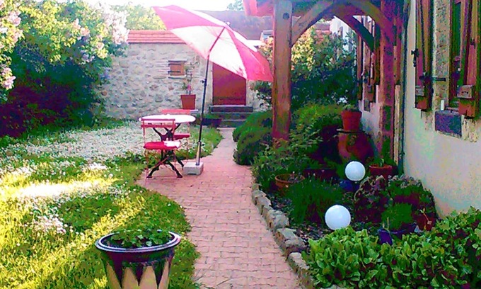 Montoldre House | Homerez - Spacious house for 7 ppl. with garden and terrace at Montoldre