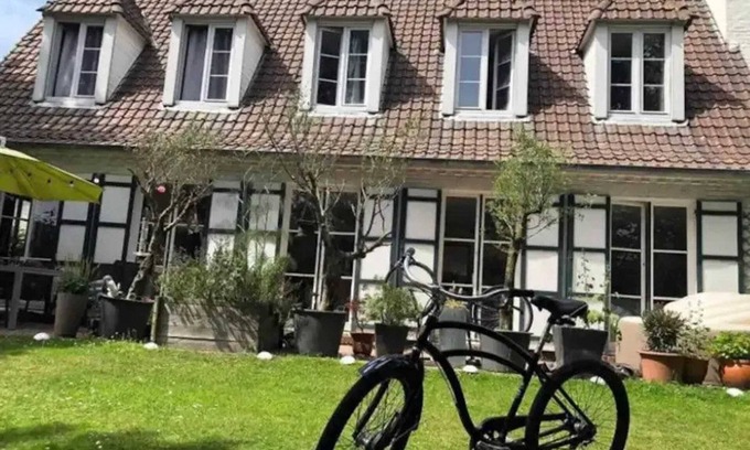 Santes House | Homerez - Spacious house in Santes with garden