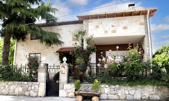 Abejar House | Homerez - Spacious house with garden in Abejar