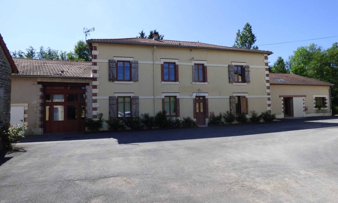 Nouart House | Homerez - Spacious House with Jacuzzi in Nouart