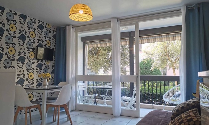 Saint-Cyprien Plage Apartment | Homerez - Studio Saint-Cyprien, garden view