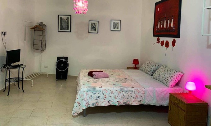 Municipio 4 Apartment | Homerez - Superb studio 1 km from the beach for 2 people in Bari