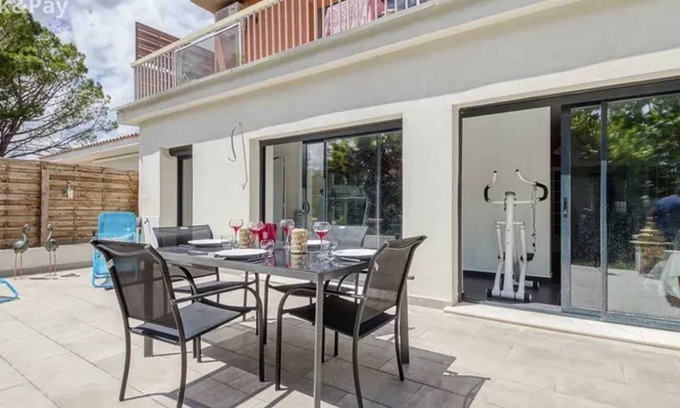 Morieres-les-Avignon Villa | Homerez - Villa in Morières-lès-Avignon