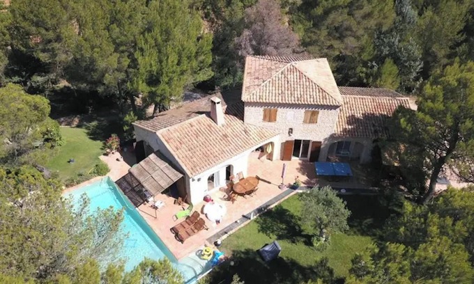 Rousset Villa | Homerez - Villa Rousset with Pool