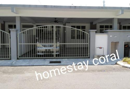 Si Rusa House | Homestay Coral TC8 (Muslim)