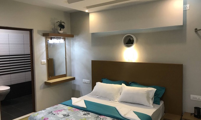 Munnar Bed & Breakfast | HomeStay Munnar-MehaKira Holiday Inn