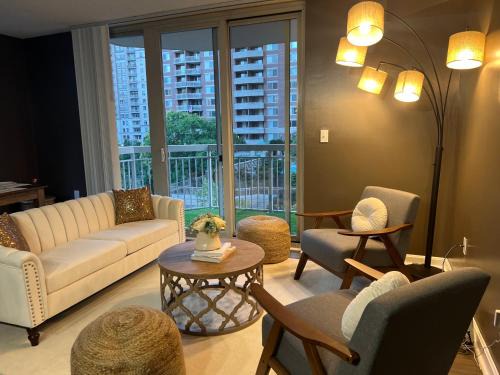 Ballston Apartment | Homestead Charm Arlington King bd