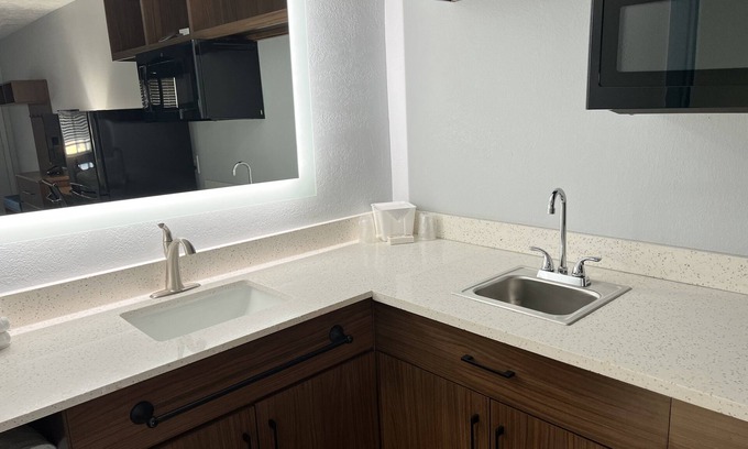 Georgetown Hotel | HomeTowne Studios by Red Roof Georgetown, KY