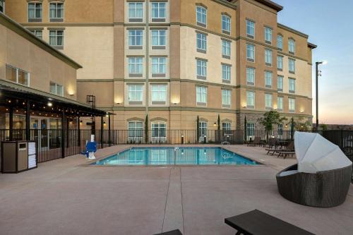 Valencia Hotel | Homewood Suites By Hilton Santa Clarita/Valencia, Ca