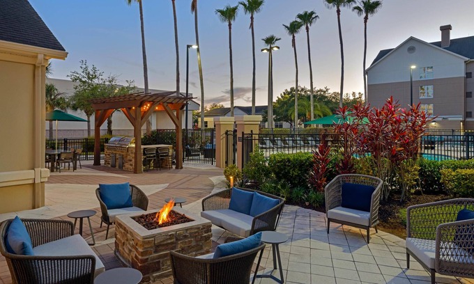 Orlando Hotel | Homewood Suites by Hilton® Orlando-UCF Area