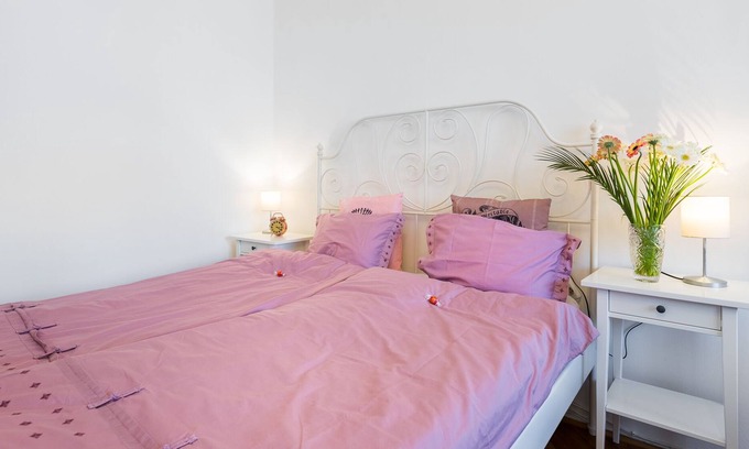 Bubenec Apartment | Homey Apartment close to the Prague Castle