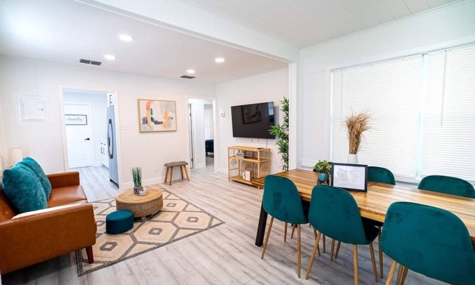 Carrollwood House | Homey Cozy Newly Renovated Stylish&chic