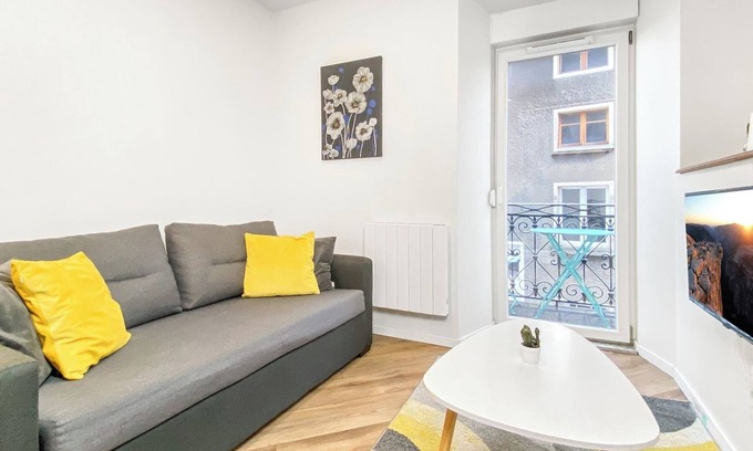 La Roche-sur-Foron Apartment | Homey Walter - Near train station/Balcony/Netflix