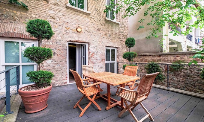 Taksim Apartment | Homie Suites | Beyoğlu | Duplex Apt. w Garden #TE1