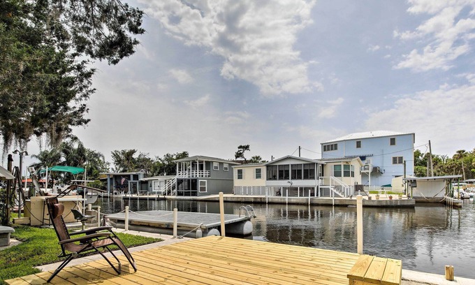 Homosassa House | Homosassa Riverfront Home w/Boat Ramp+Docking