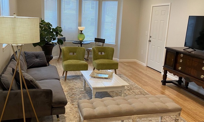 Honesdale Apartment | Honesdale Historic District 2BR+ Apartment