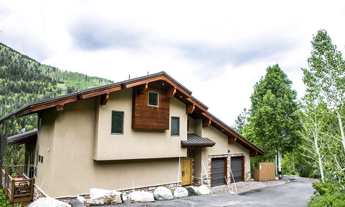Salt Lake Mountain Resorts House | Honeycomb View by Cottonwood Lodging
