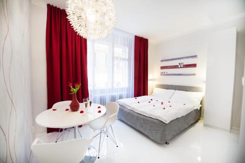 Stare Mesto Apartment | Honeymoon Ruterra studio