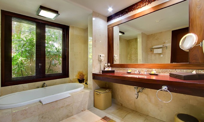 Kuta Villa | Honeymooners Villa, best location near to the Beach and shopping center